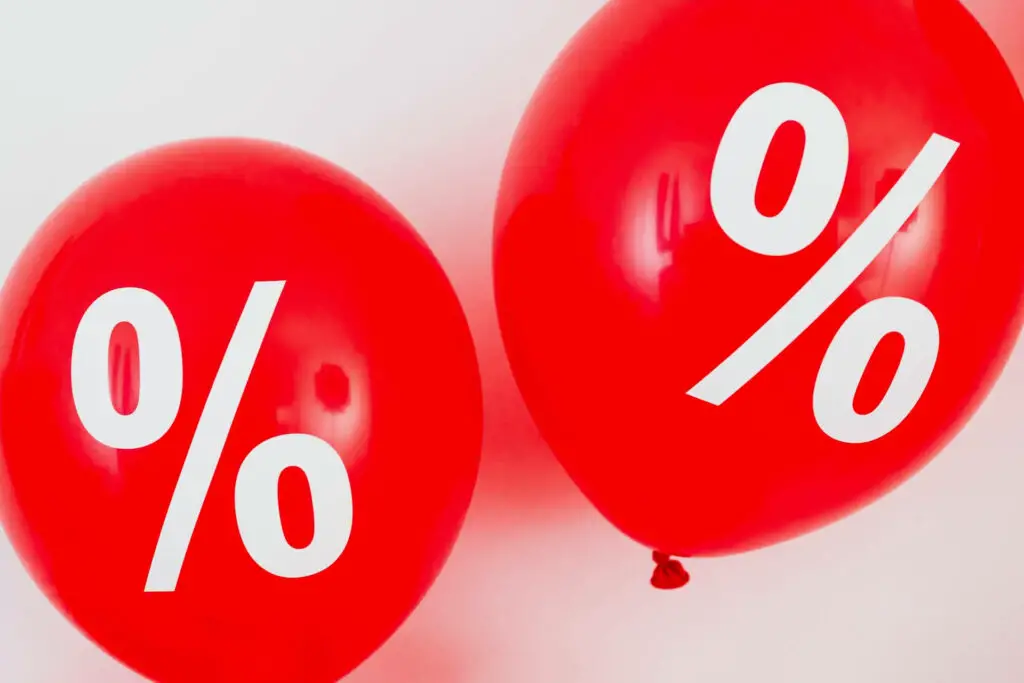 Two red balloons with percentage symbols 